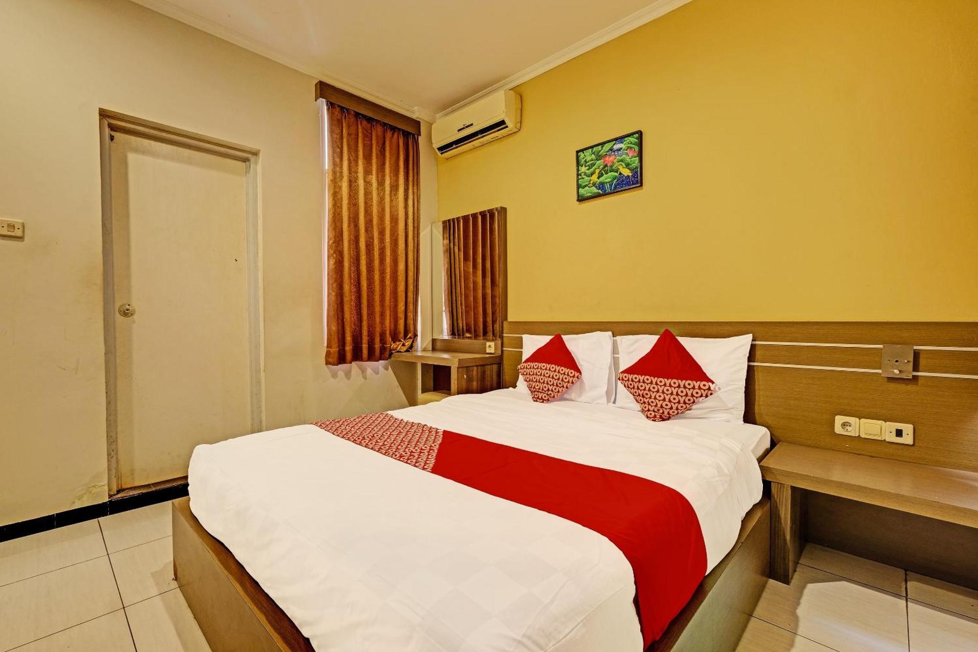 Sky Guesthouse Semarang Exterior photo