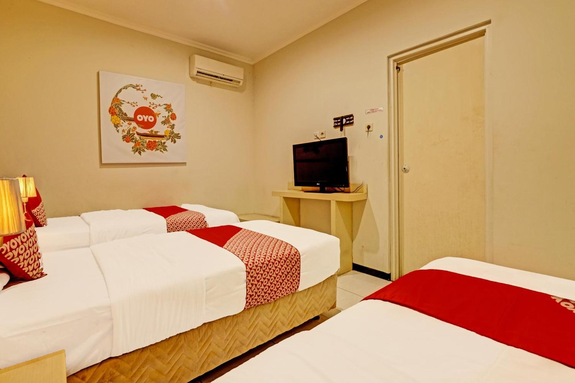 Sky Guesthouse Semarang Exterior photo