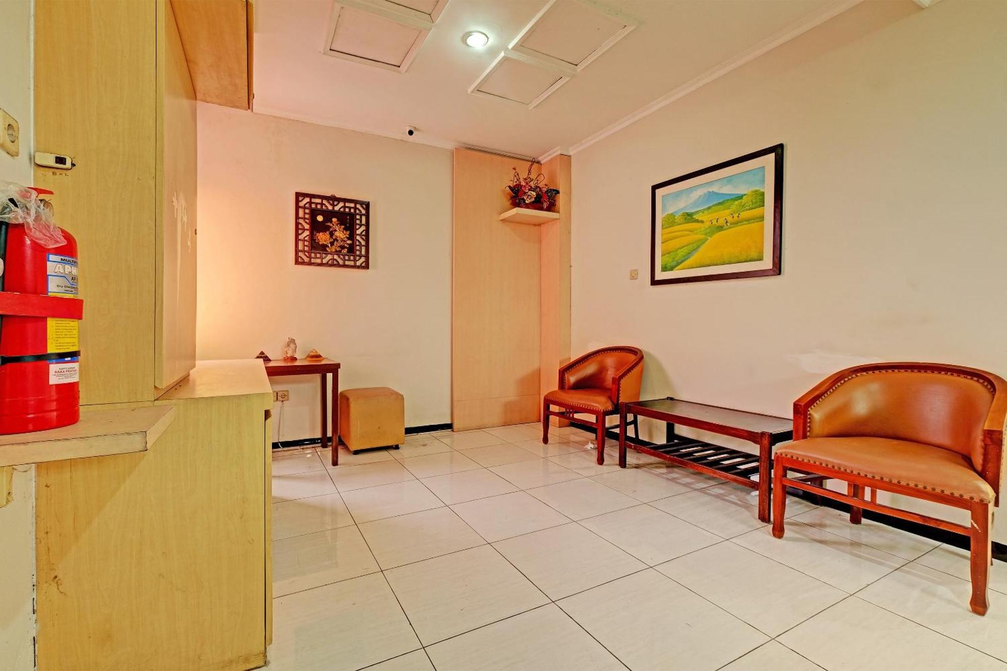 Sky Guesthouse Semarang Exterior photo