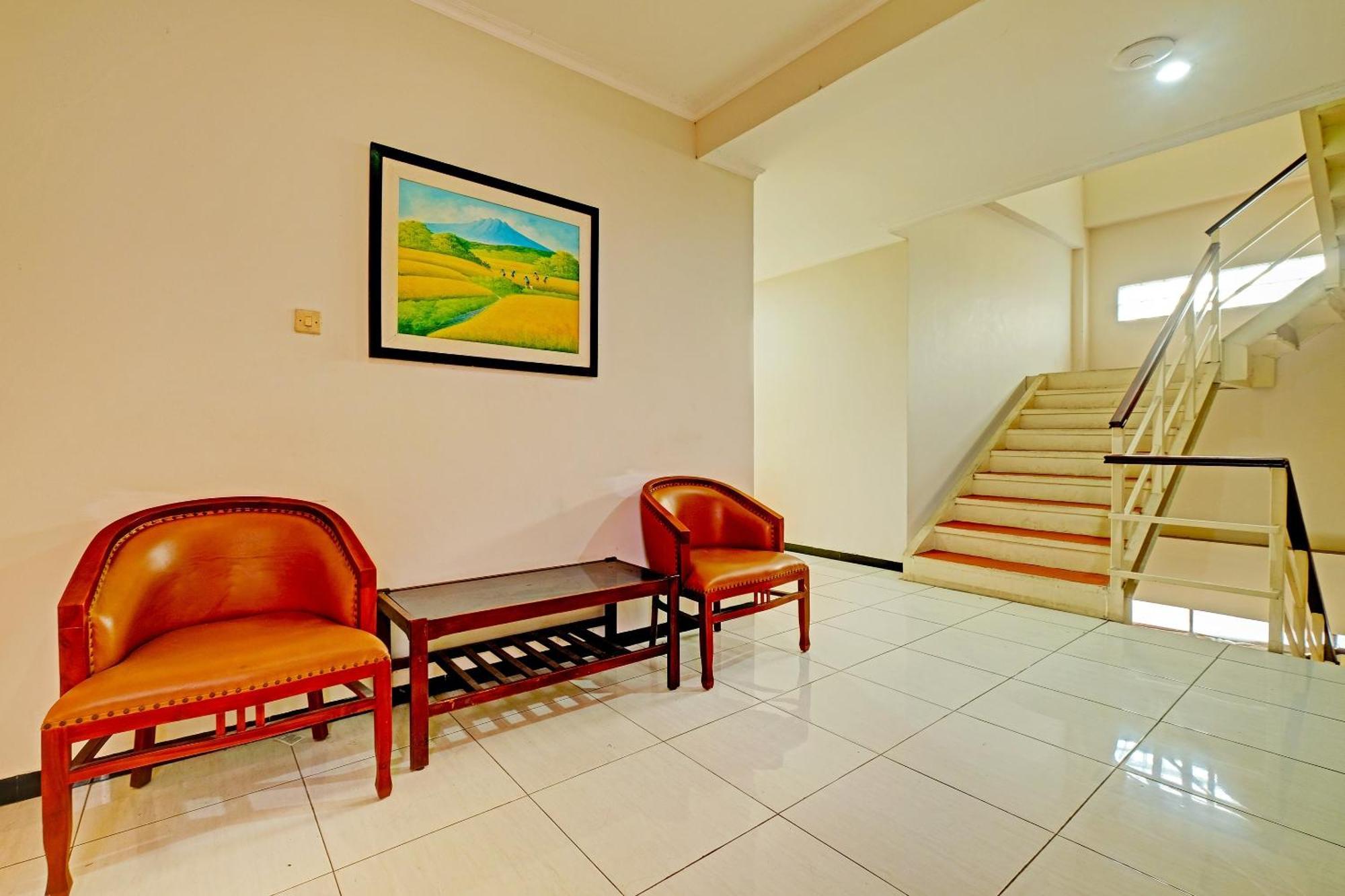 Sky Guesthouse Semarang Exterior photo